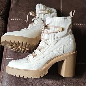Dolce Vita Celida Women’s Chunky Lug Heel Ankle Combat Boots - Cream/Tan 10